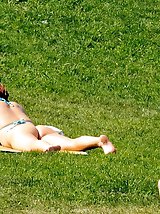 12 pictures - Babes demonstrate hot bikini slip