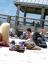12 pictures - Voyeur man shoots chicks in bikinis