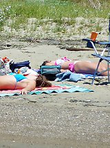 12 pictures - Teenage bikini butts shaking on cam
