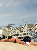 12 pictures - Seducing butts in bikini for cam guy