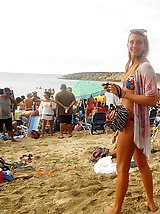 12 pictures - Bikini voyeur man working on beach