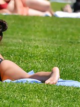 12 pictures - Some girls losing bikini panty off