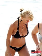12 pictures - Bikini tease of real amateur girls