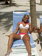 12 pictures - A slim and busty cutie on the Cancun