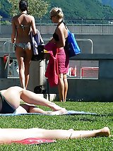 12 pictures - Beauties with hottest bikini butts
