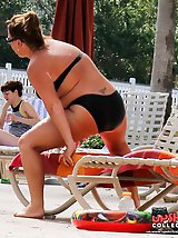 12 pictures - Accidental peek of swimsuit teens