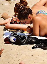 12 pictures - Sweetest girls in bikinis shake butt
