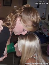 12 pictures - They laugh and sexily tease with downblouse view