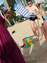 12 pictures - Beach filled with crowd in bikinis