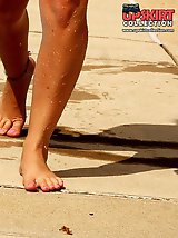 12 pictures - Naked ass of playful bikini chick